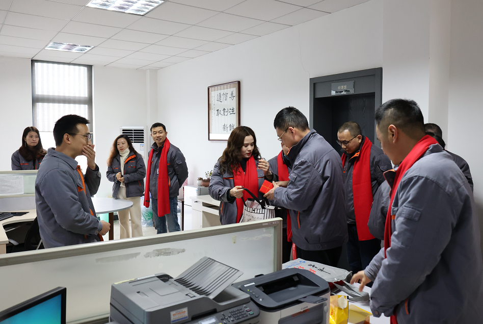 公司領導在石英事業(yè)部銷售部拜年.png 公司領導在石英事業(yè)部銷售部拜年.png